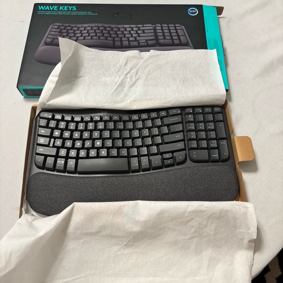 Logitech Wave Keys Bluetooth Keyboard - Picture 8 of 11